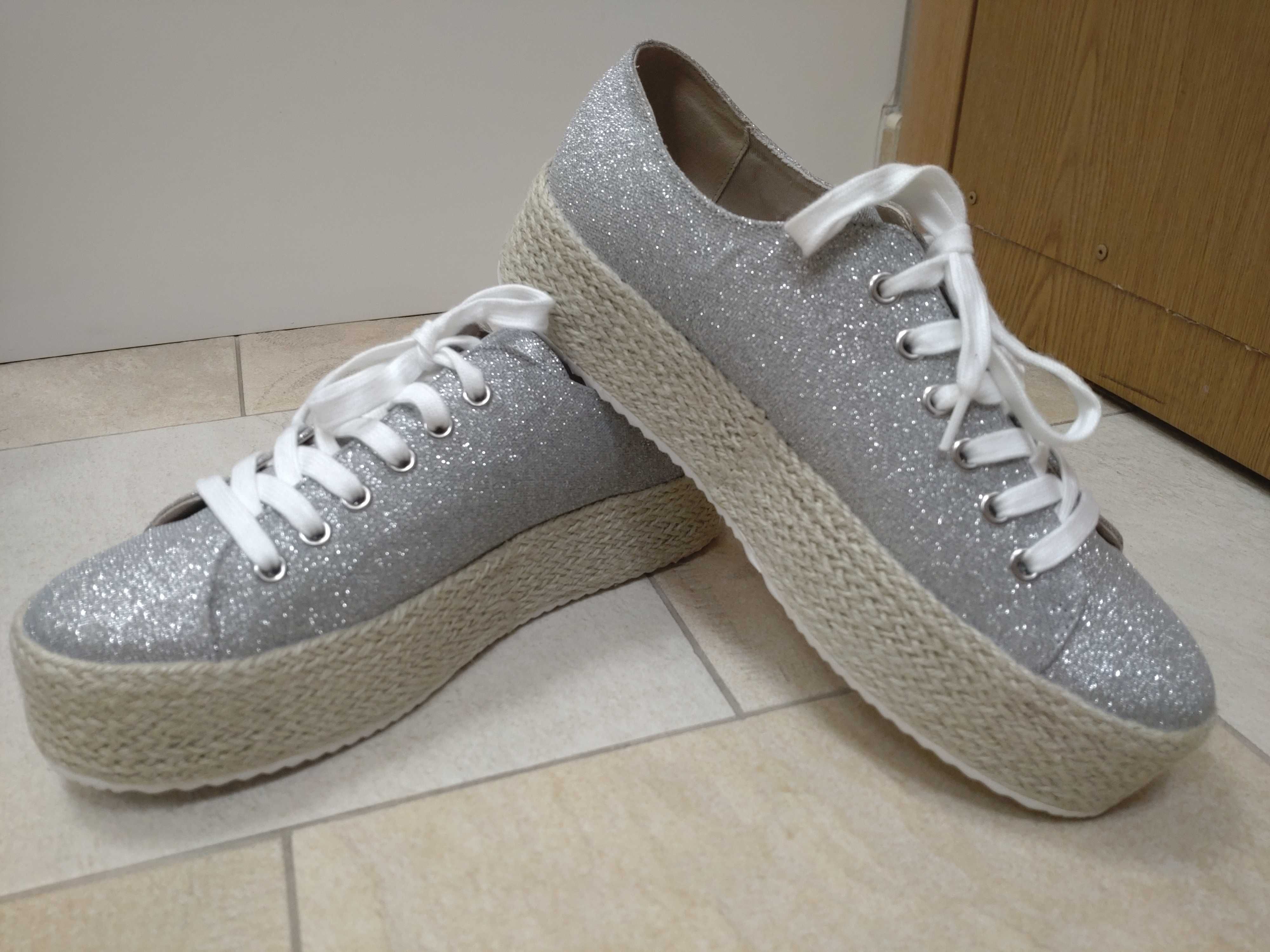 Brokatowe srebrne Trampki TWINSET w rozmiarze 40.