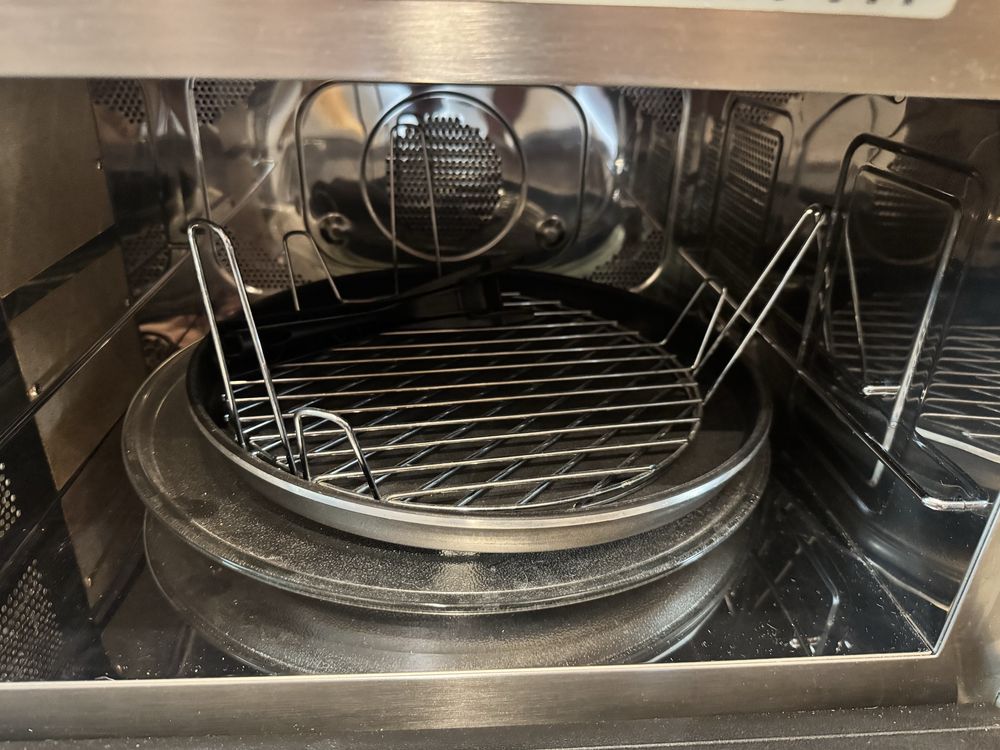 Kuchenka mikrofalowa WHIRLPOOL JT 469 BL