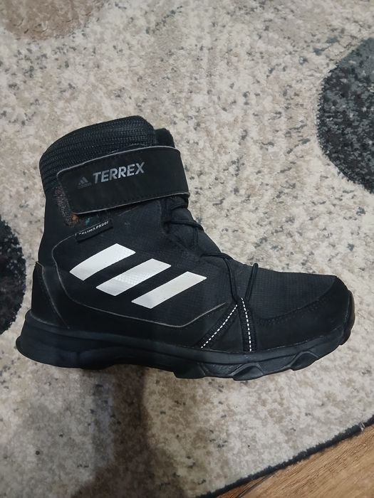 Продам дитяче зимове взуття