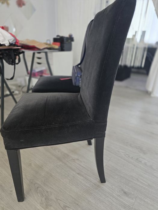 Cadeira  preta com capa removível