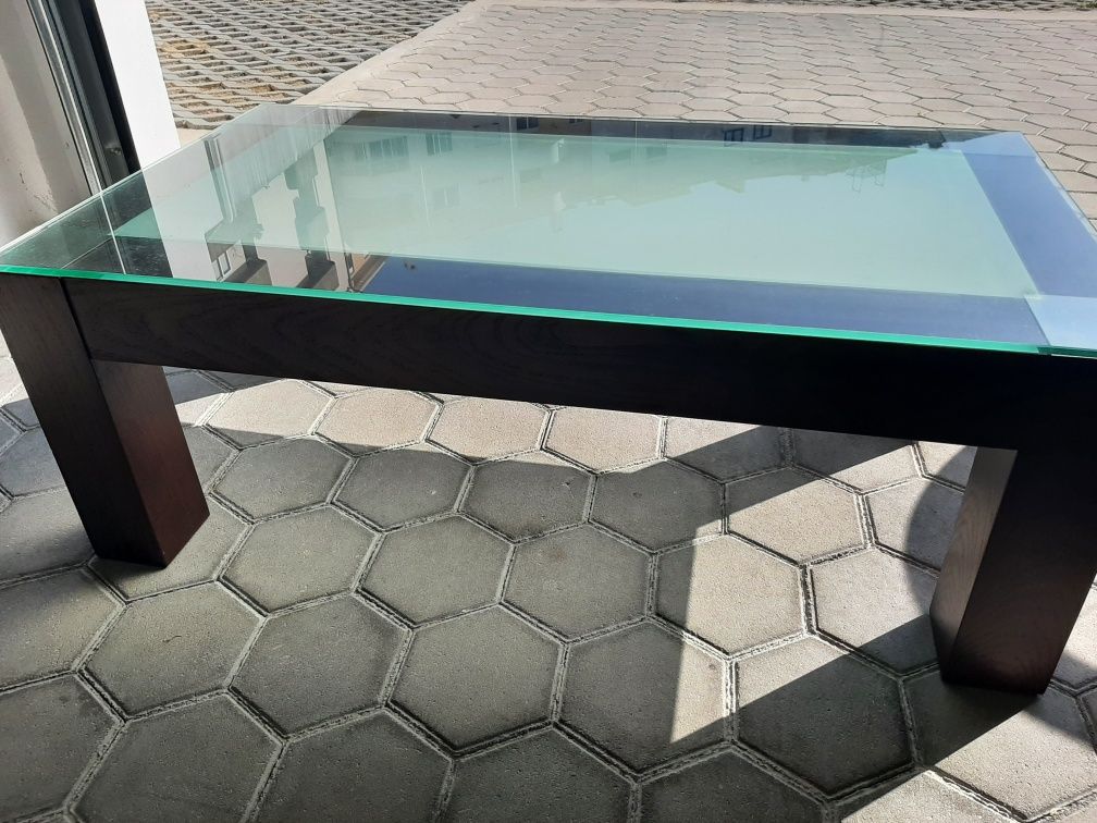Mesa de centro em madeira e vidro