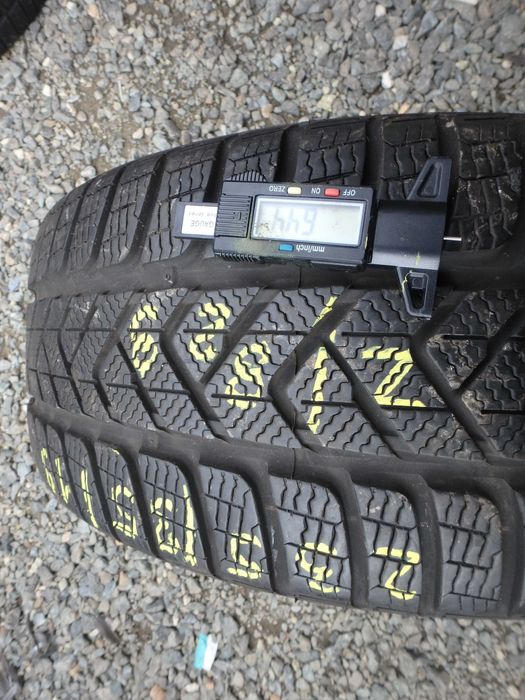 235/35r19 235/35/19 Pirelli Sottozero 3 Winter R01 Z/829