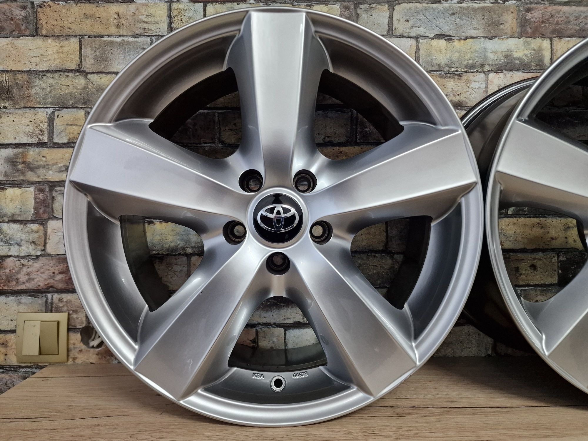 Felgi Aluminiowe 18' 5x114,3 TOYOTA C-HR bZ4X Mirai Prius RAV-4