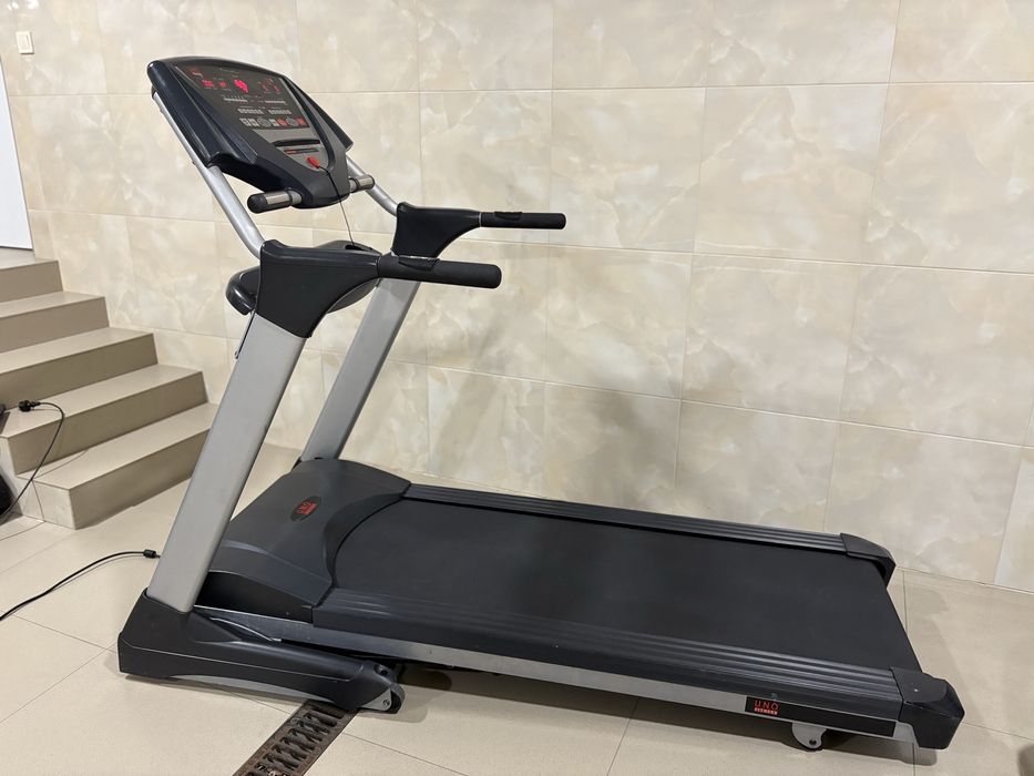 Бігова доріжка U.N.O. Laufband LTX4