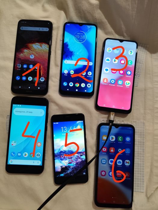 Продам телефони.