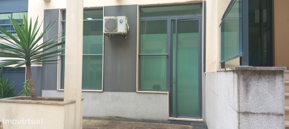 Loja para Arrendar em Quinta do Conventinho, Loures 1100€