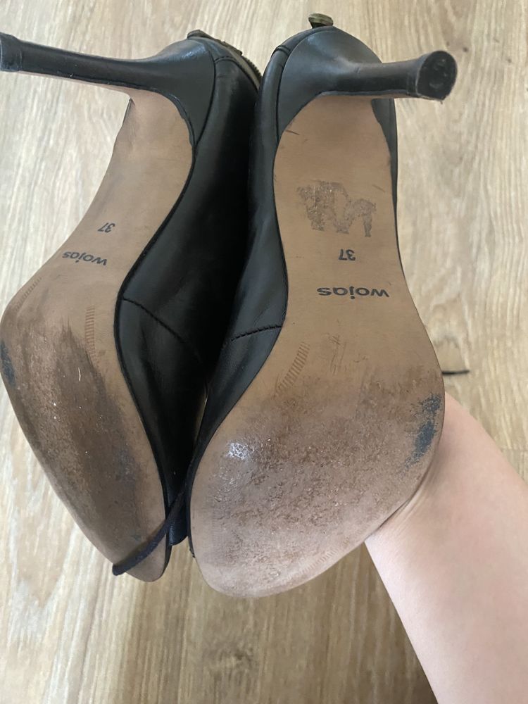 Czarne skórzane buty na szpilce wojas 37