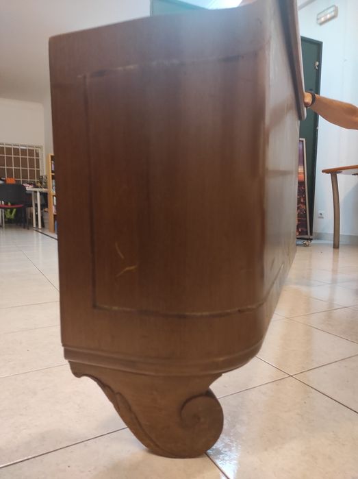 Cama de madeira vintage