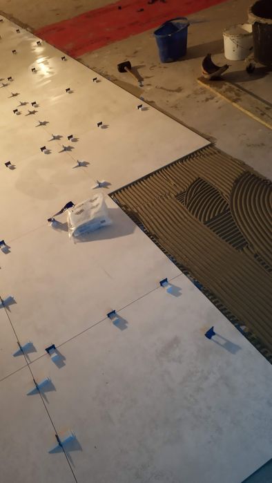 Wykończenie wnętrz . Usługi glazurnicze.