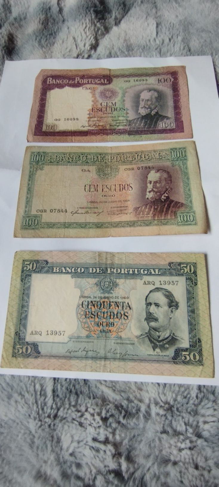 Escudos em notas portuguesas