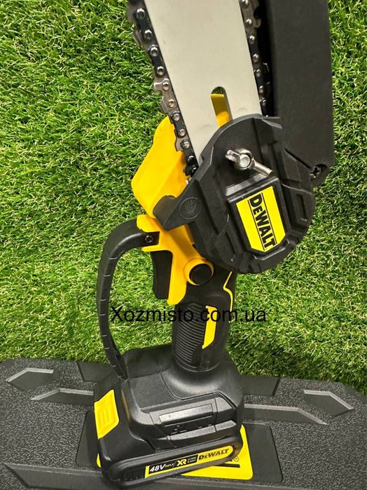 Акумуляторна безщіткова міні-пила DeWalt DCM195HN (48В 6Аh шина 20 см)