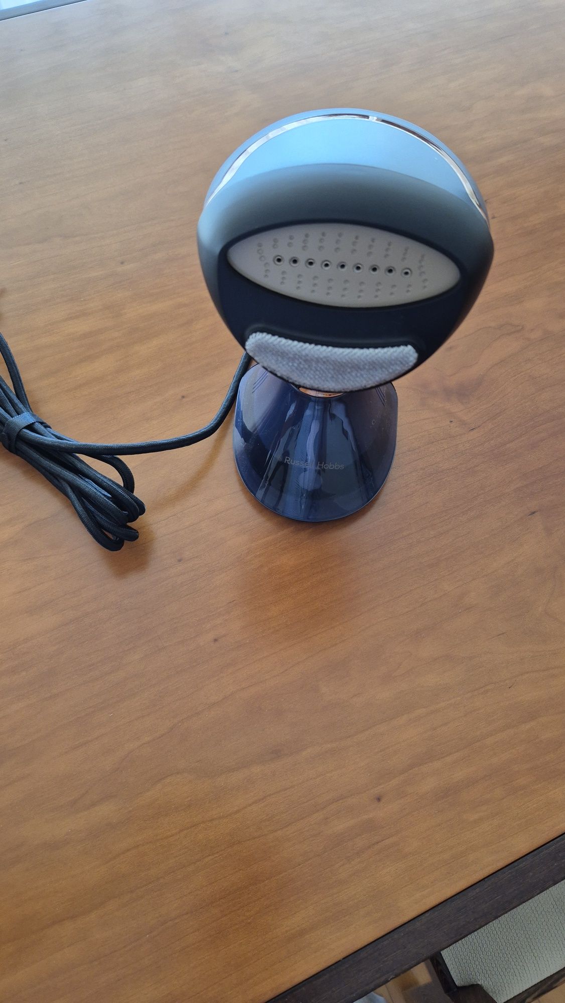 Ferro a vapor vertical Russell Hobbs