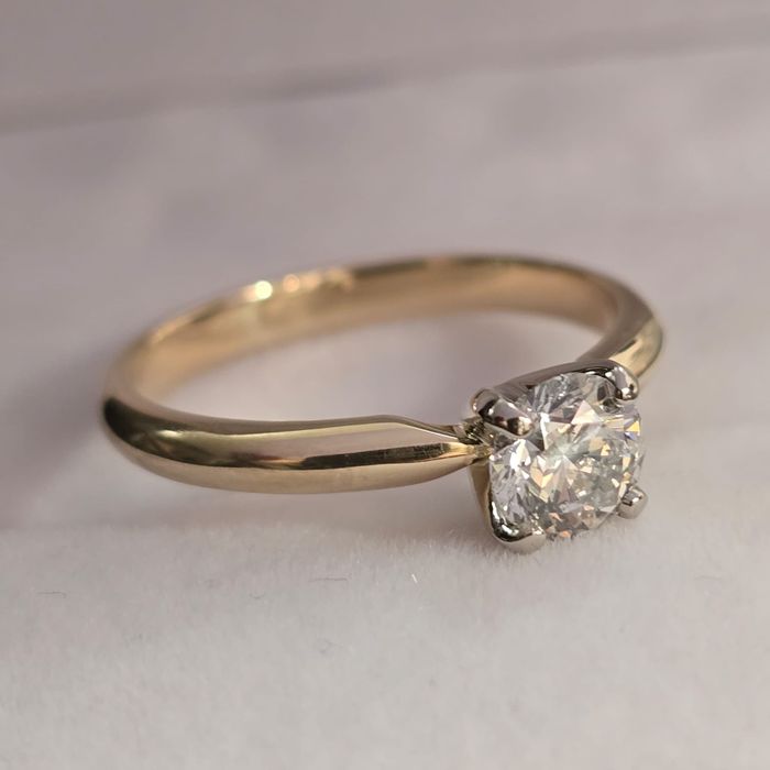 Pierścionek zaręczynowy z Brylantem 0,7 Karata F Si2  HRD Antwerp