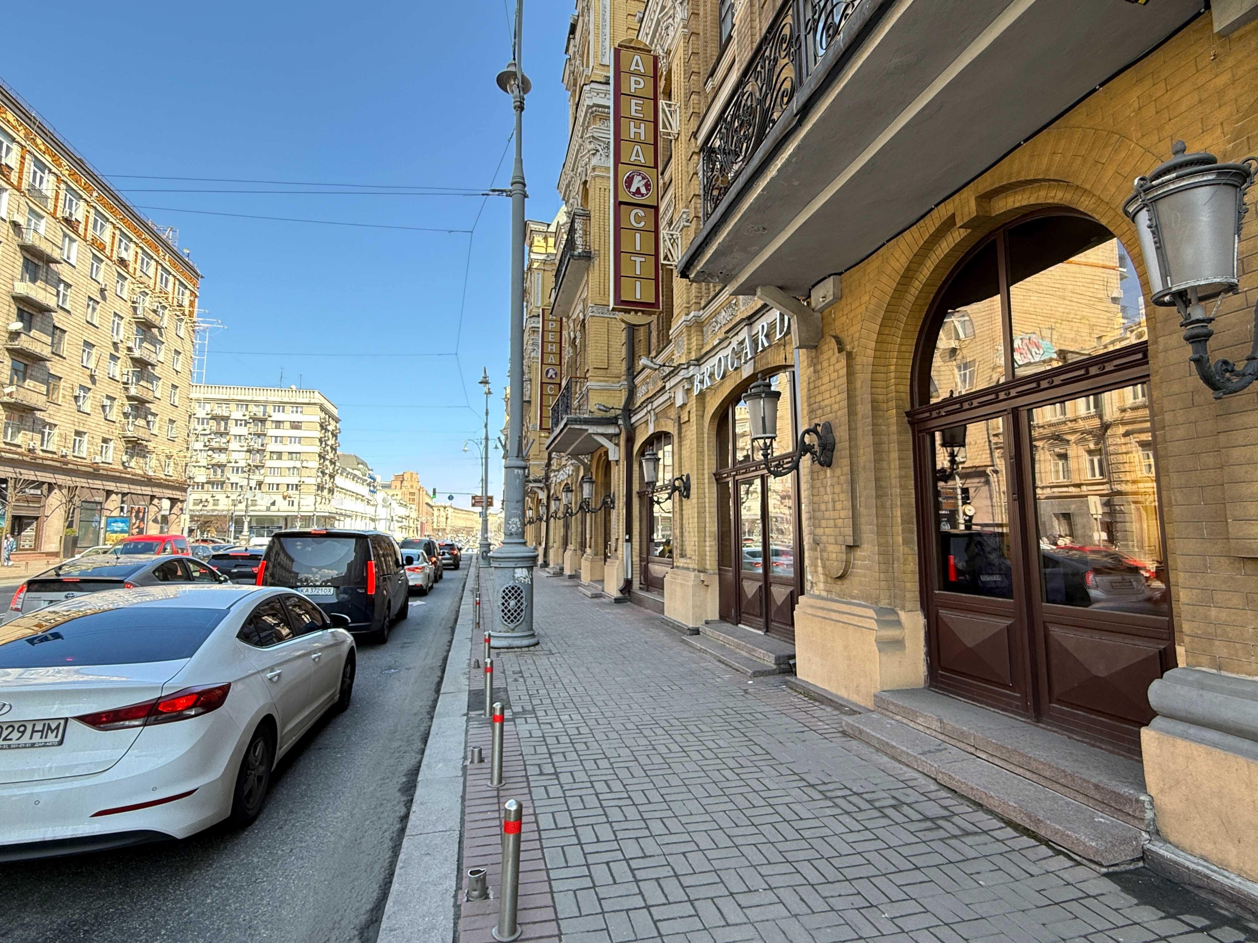 Уникальное фасадное двухстороннее помещение 216 кв. м. в Арена Сити
