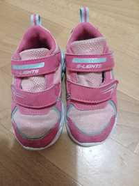 Дитячі рожеві кросівки