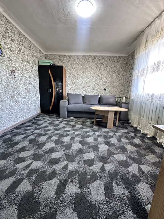 Половина цегляного будинку, з власною ділянкою