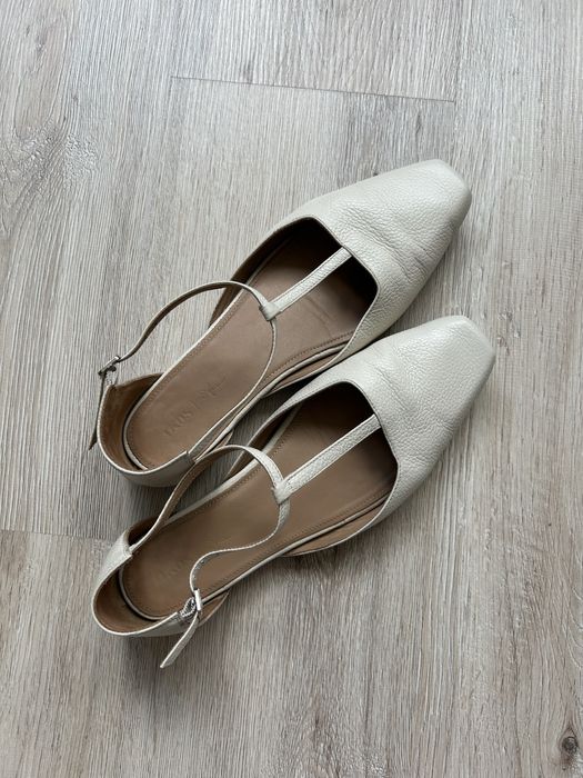 T-bar українського бренду ikos молочного кольору