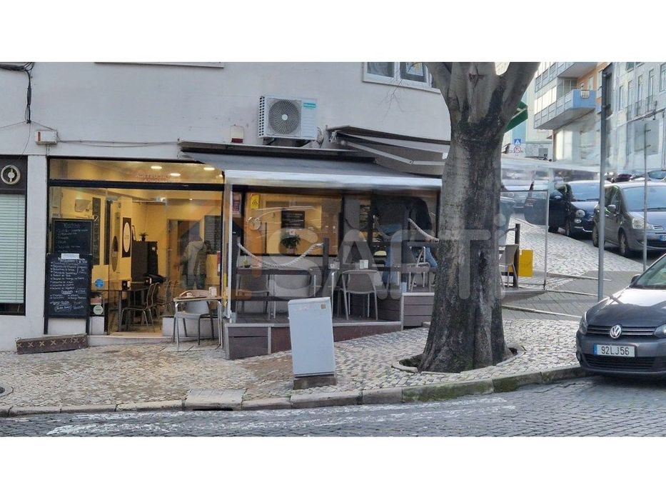 Trespasse de Pastelaria/Snack Bar em Alcântara Lisboa