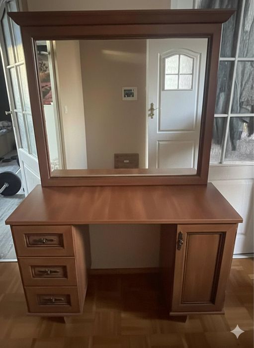 Toaletka z lustrem + szafa