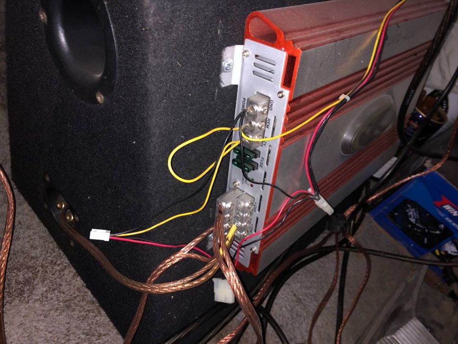 Автомобільний сабвуфер DLS, усилитель звука Spectron SP-A4150