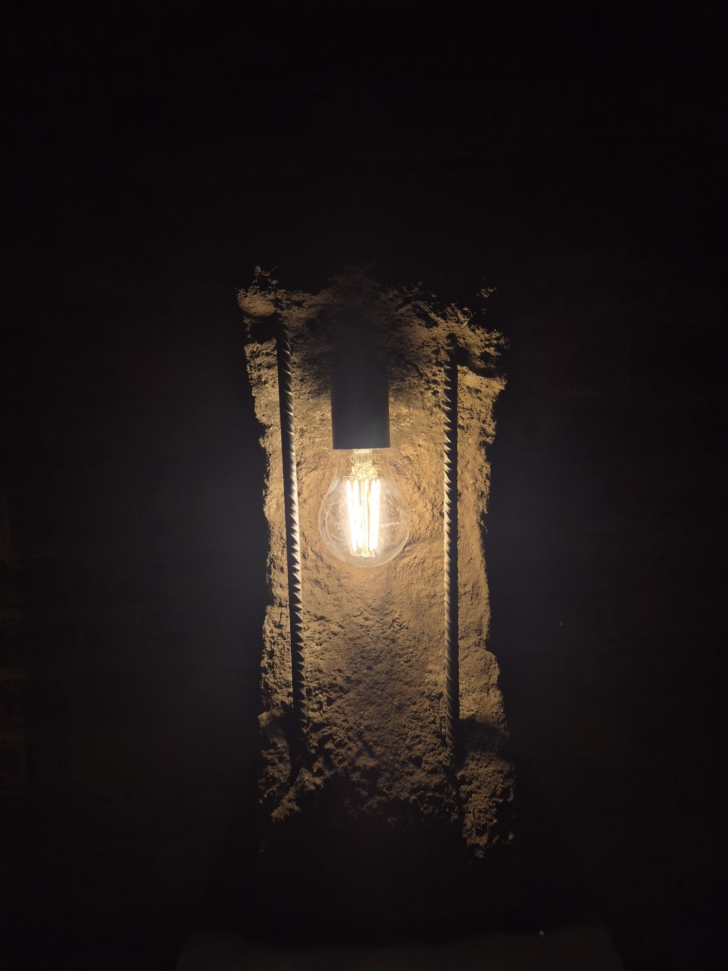 Betonowa lampa, unikat