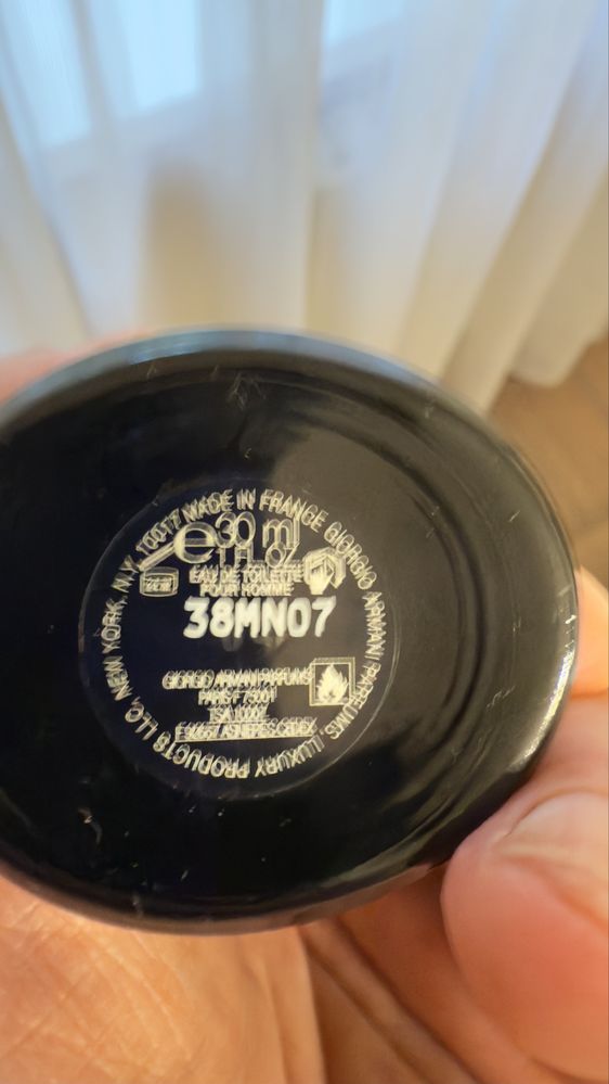 Продам мужскую туалетную воду Armani Code
