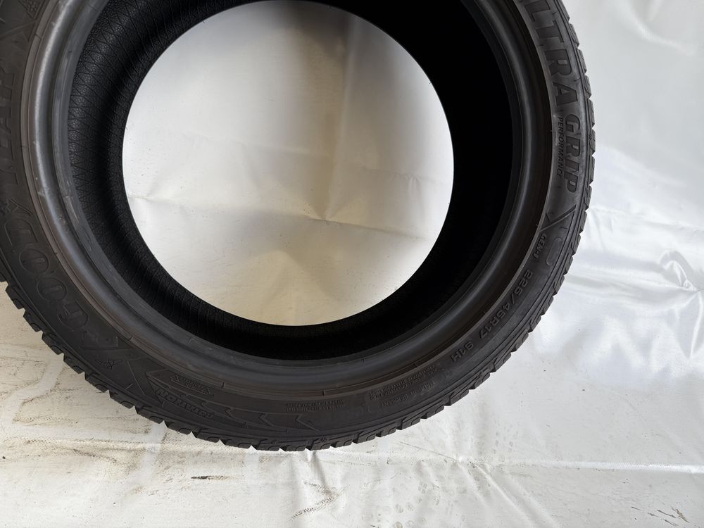 225/45/17 Goodyear UltraGrip Performance 91H 2017R (338)