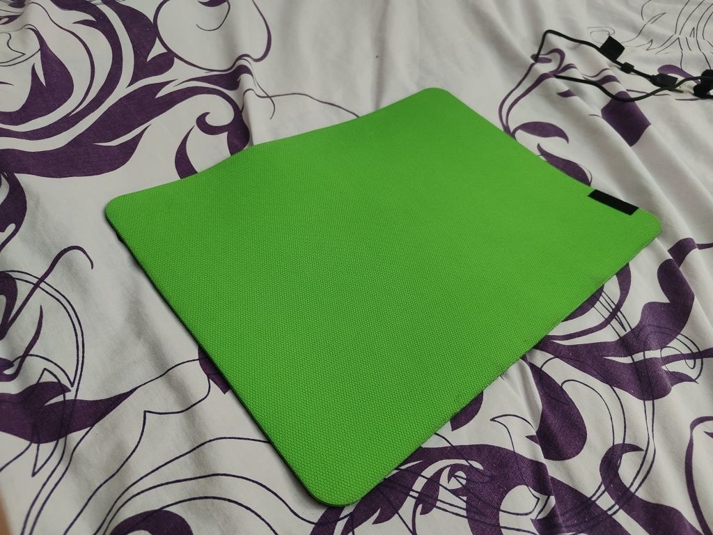 Продам игровой коврик Razer gigantus v2 medium