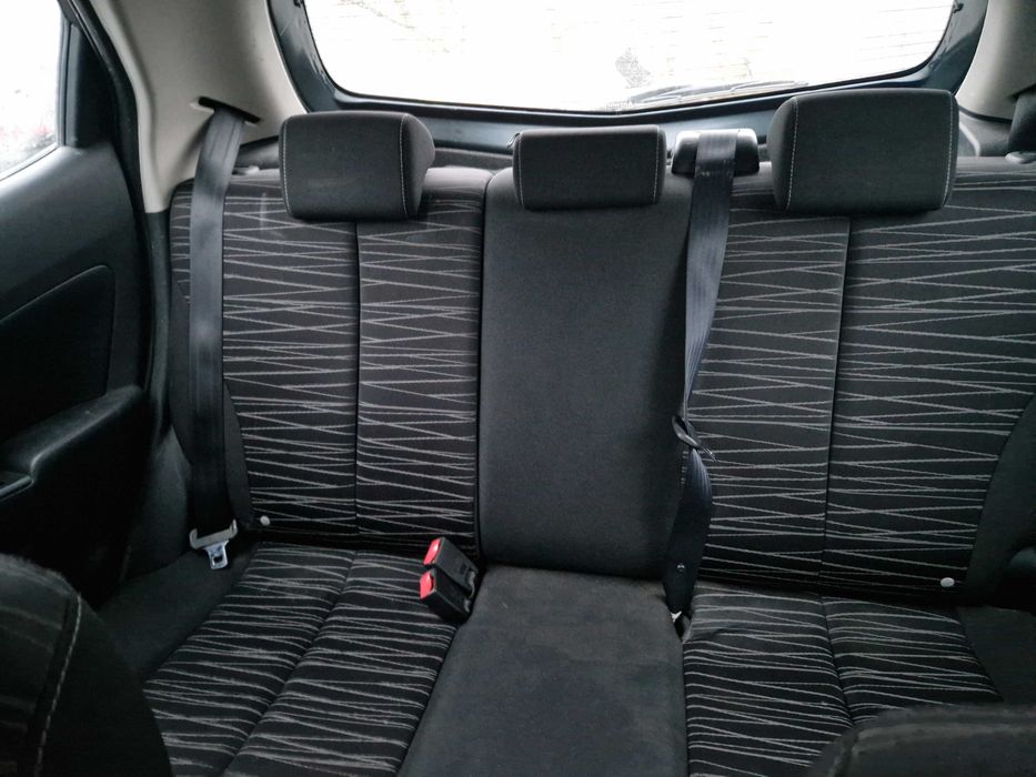 Sprzedam auto Mazda 2 1.4 diesel długie opłaty doinwestowana.