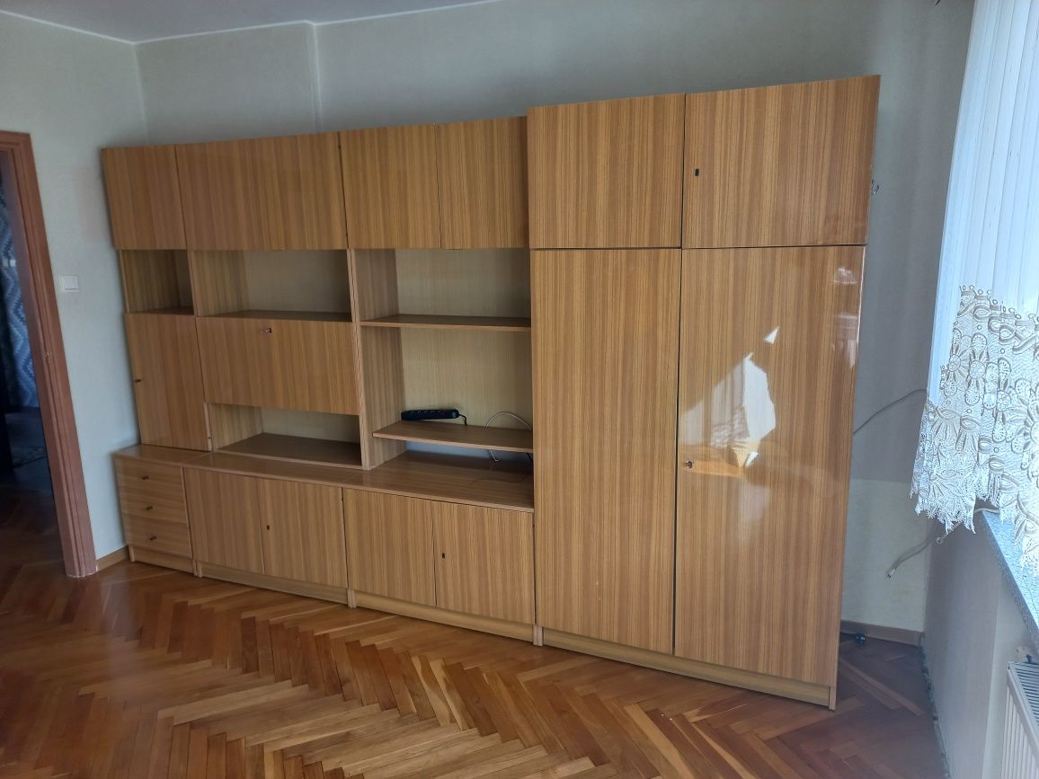 Nie zniszczone używane meble