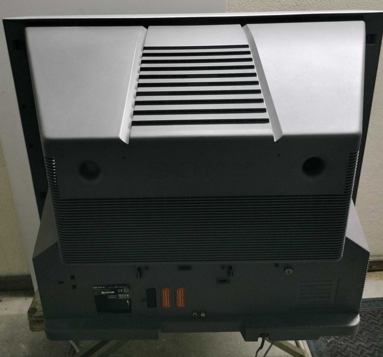 Televisao TV sony trinitron 32” / 80cm 100 mhz digital plus 120€