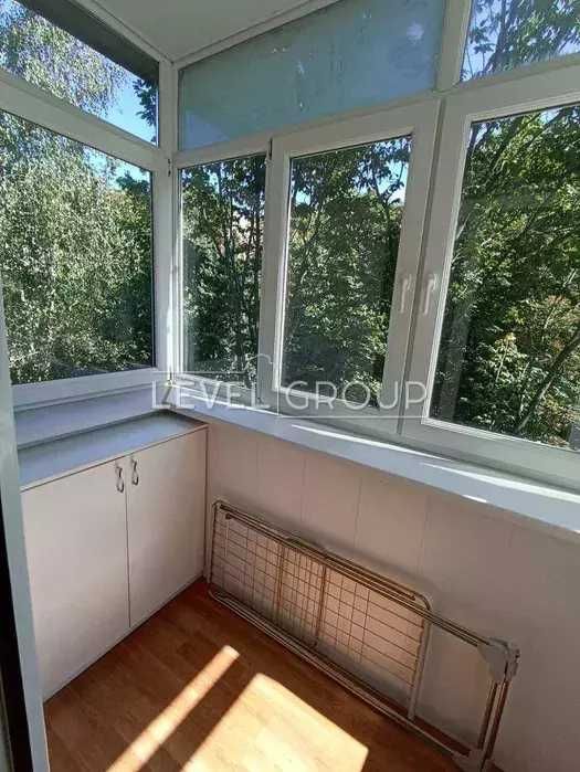 3 кім сталінка на Печерську вул Князів Острозьких (Московська) 37/2