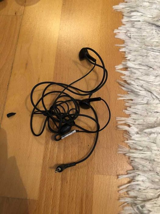 auriculares pretos