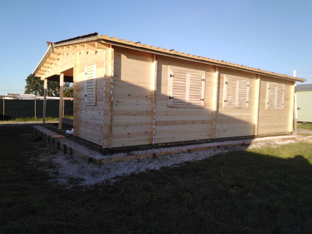 Vende-se terreno com casa de madeira