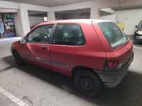 Renault Clio.   .