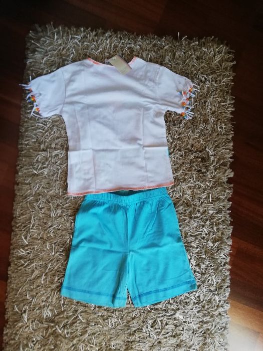 Conjunto de t-shirt e Bermudas - Novo