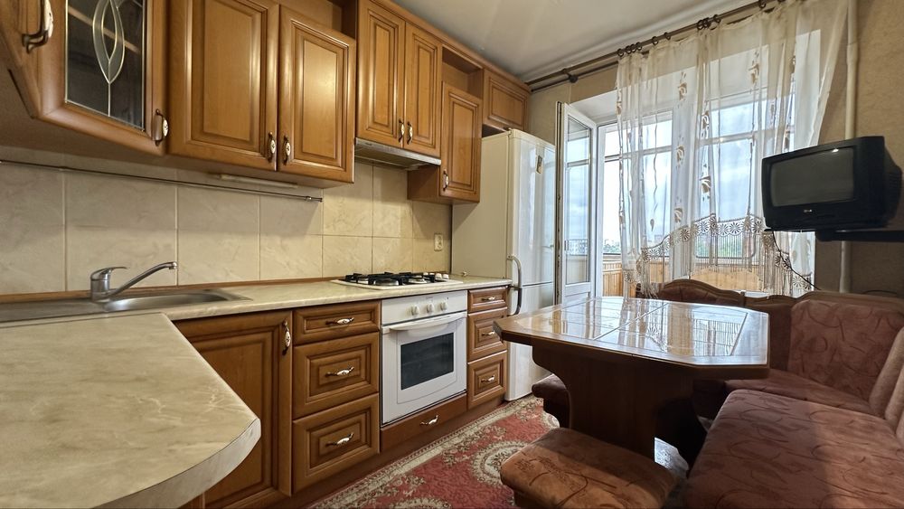 Продаж 3к поруч з центром міста . Міська лікарня