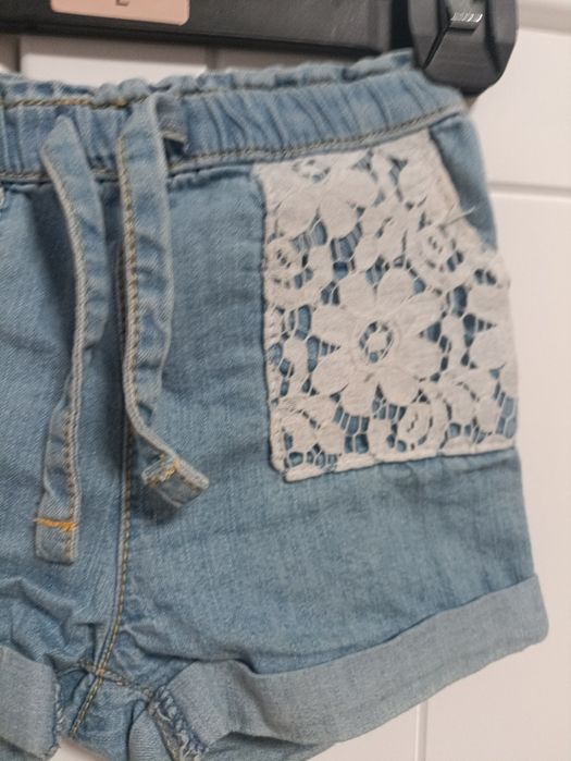 Jeansowe szorty / spodenki z koronką r. 74 (6-9 msc) pepco