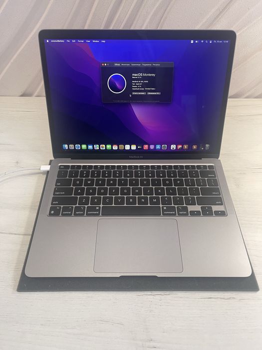Macbook Air m1 2022 року випуску