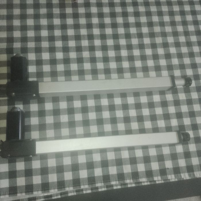 Sprzedam silnik do bramy, furtki lub okien dachowych