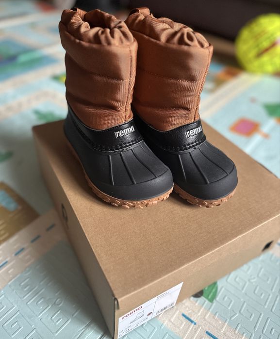 Продам нові чоботи reima