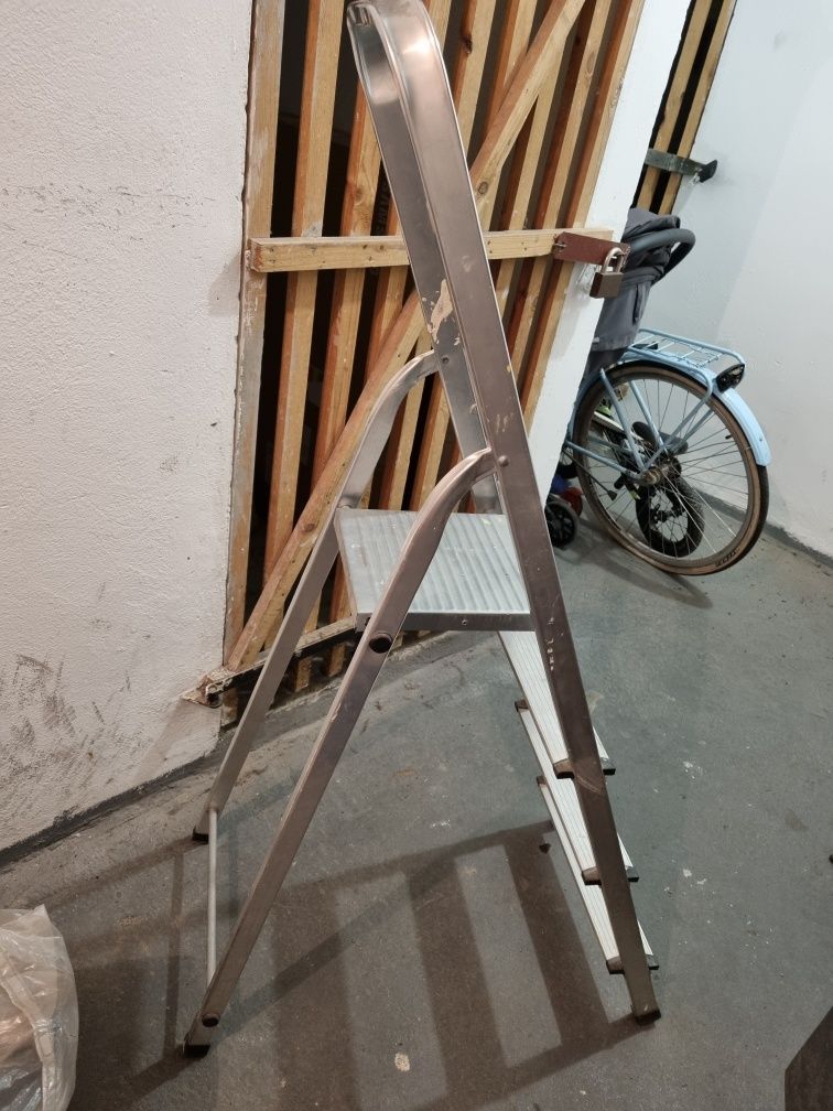 Drabina aluminiowa 4-stopniowa KNAPH - Solidna i bezpieczna! Łódź!