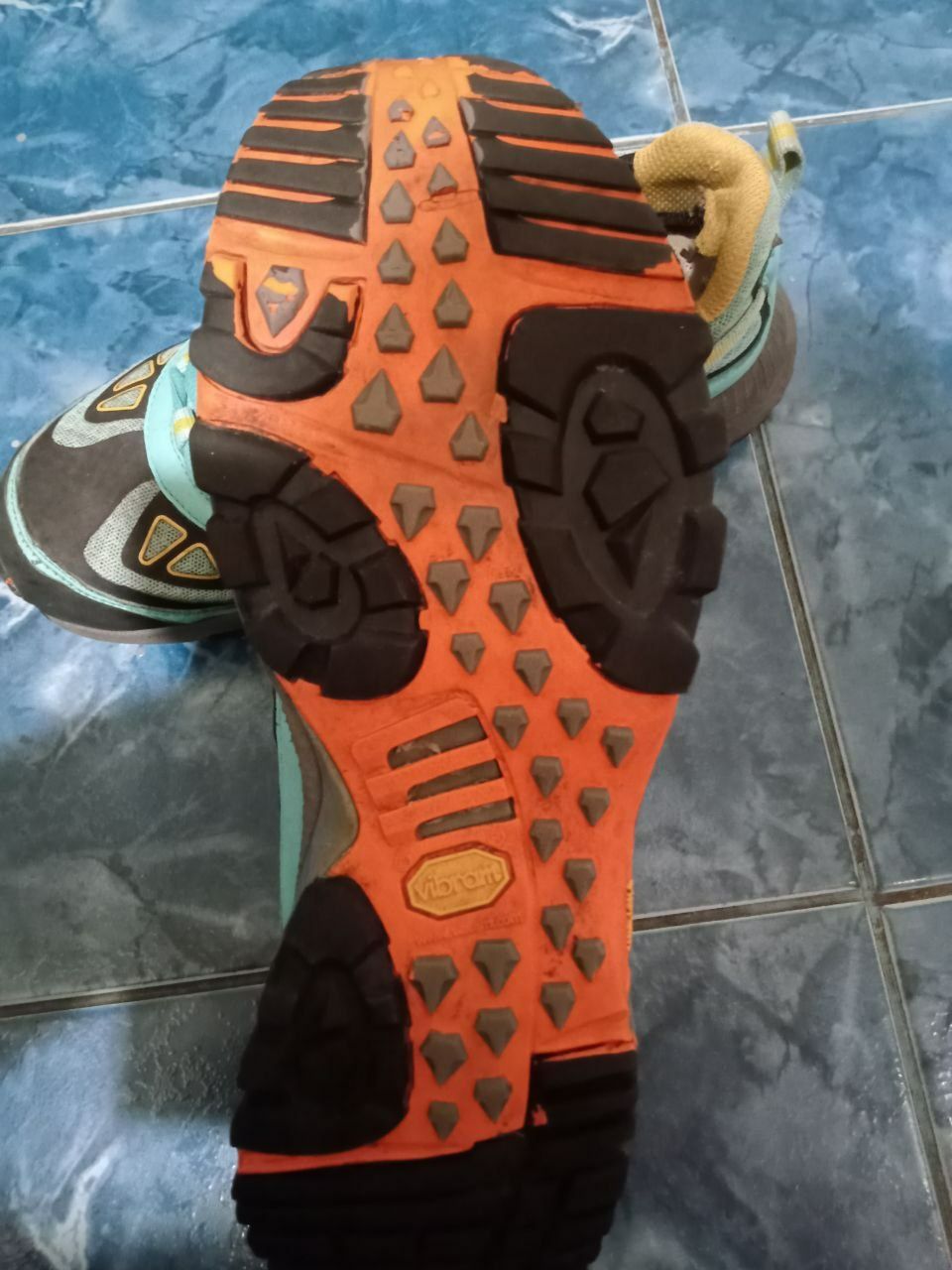 Кросівки 38р.продам