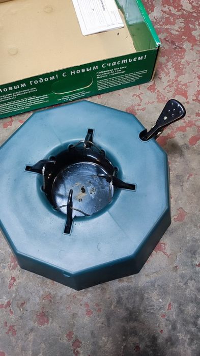 Подставка для елки, универсальная с резервуаром для воды