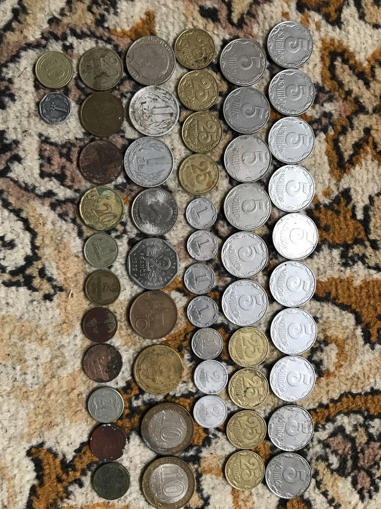 Монети різних років.
