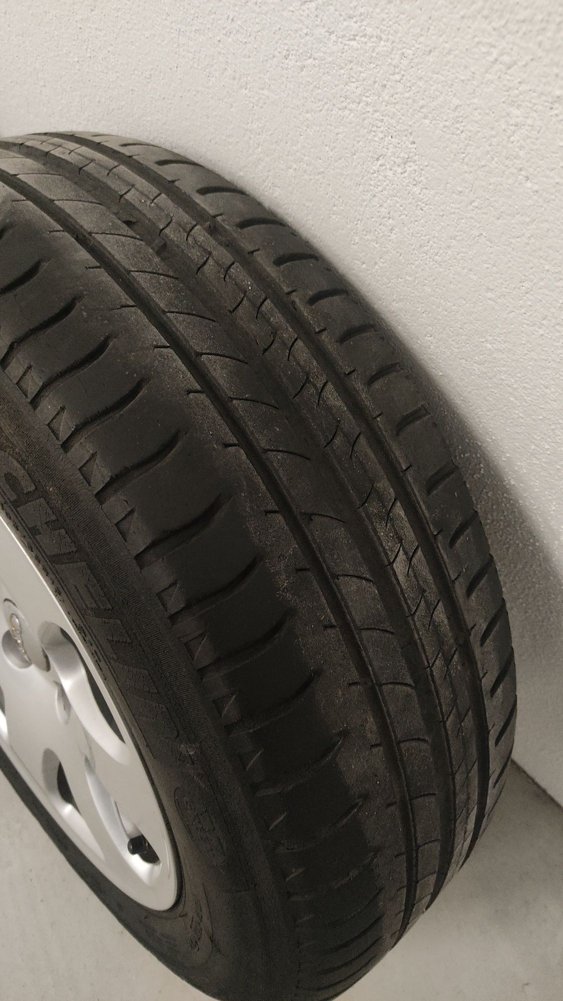Jantes originais Audi 15" com pneus