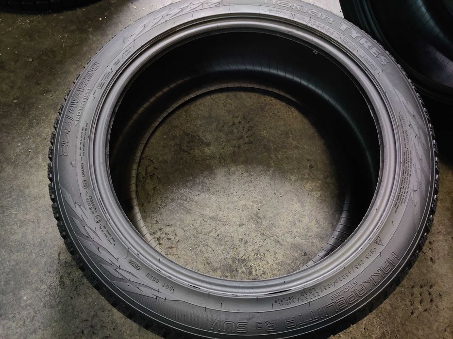 Nokian Hakkapeliitta R20 255 45 та 235 50 шини зимові РІЗНОШИРОКІ