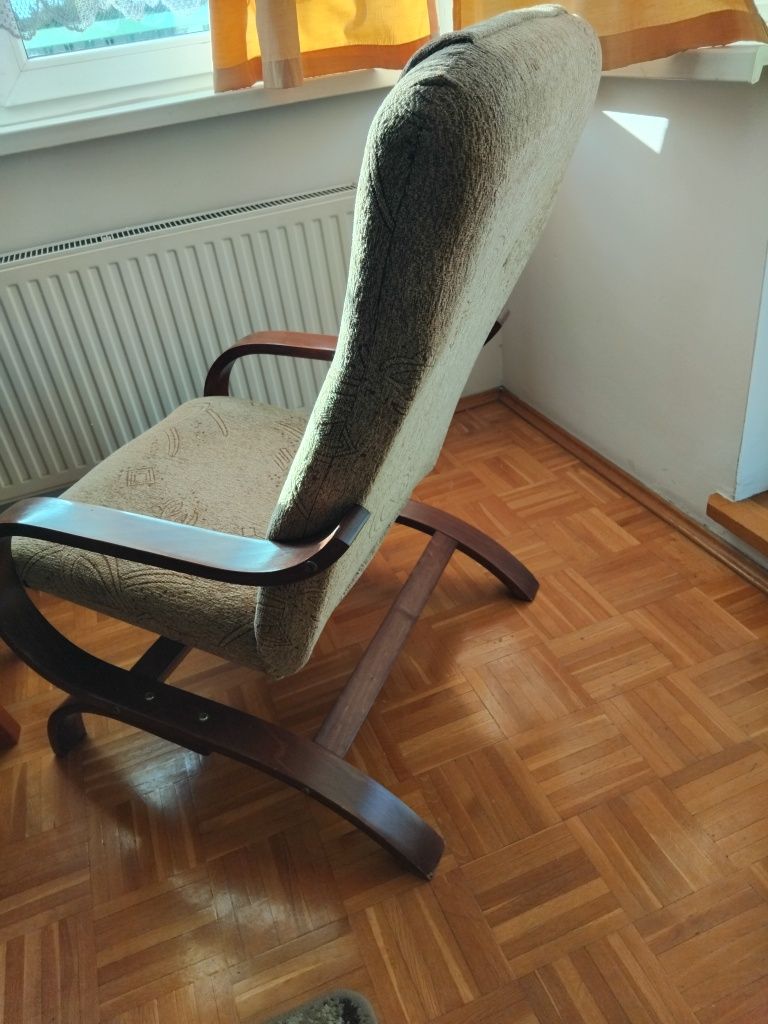 Fotel bujany bezowy