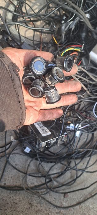 Відеореєстратор + парктроніки в робочому стані.