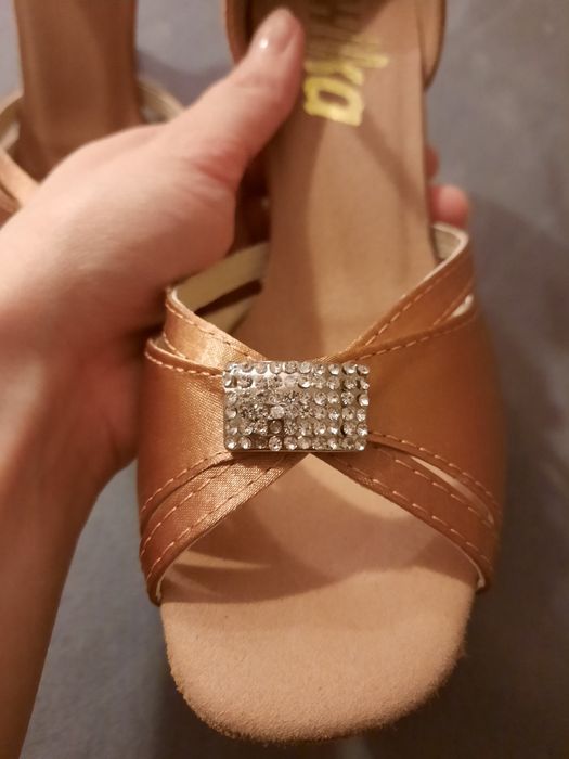 Piękne buty taneczne rozm 35